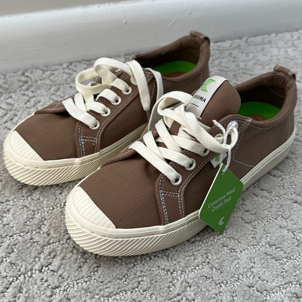 Caruma OCA Low Top Canas Sustainable Sneakers Size 6.5